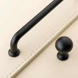 Gombfogantyú KAREN / Fekete matt