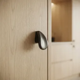 BEATRIZ gombfogantyú / Fekete matt