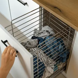 Kihúzható szennyestartó kosár csillapítással és ajtóra szereléssel ORTA / Fényes króm