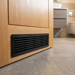 Kétoldalas szellőzőrács ajtóba 430 x 115 mm / Fekete