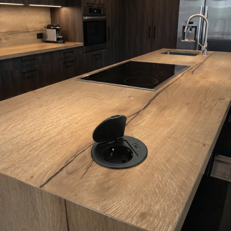Belső aljzat ALPHA BOX SCHUKO 1x230V + USB C / Fekete matt