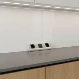 Belső sarok elosztó CORNER SCHUKO 2x 230V kapcsolóval / Alumínium