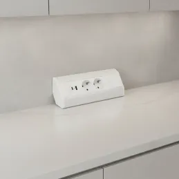 Belső sarok elosztó CORNER SCHUKO 2x 230V + USB A-C / Matt fehér