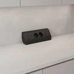 Beltéri aljzatsín CORNER SCHUKO 2x 230V + USB A-C / Fekete matt
