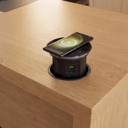 Automatikus kihúzható AMBIENTE SCHUKO aljzat 3x230V + USB A-C világítással és töltéssel / Fekete üveg