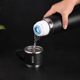 Rozsdamentes termosz pohárral THERMIO 500 ml / Fekete
