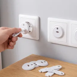 15db biztonsági dugókészlet kulccsal / fehér
